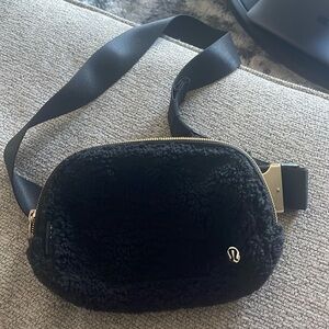 Lululemon everywhere belt bag